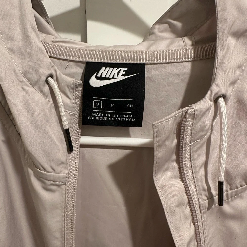Nike Shield Windrunner Longline Jacket Desert Sand Small - Picture 7 of 7